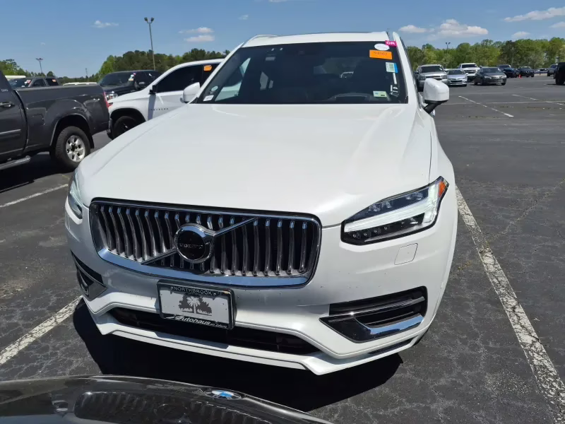 2022 Crystal White Volvo XC90 T6 Inscription AWD SUV