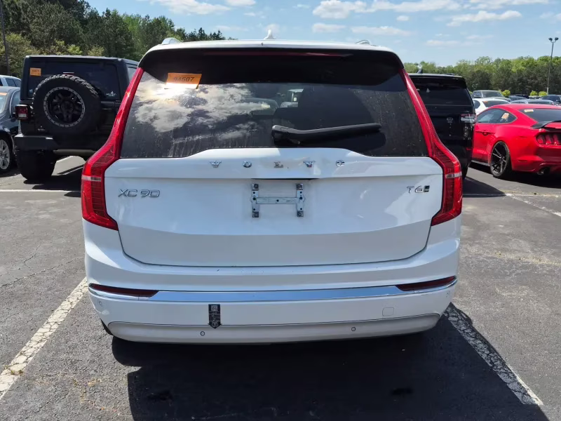 2022 Crystal White Volvo XC90 T6 Inscription AWD SUV