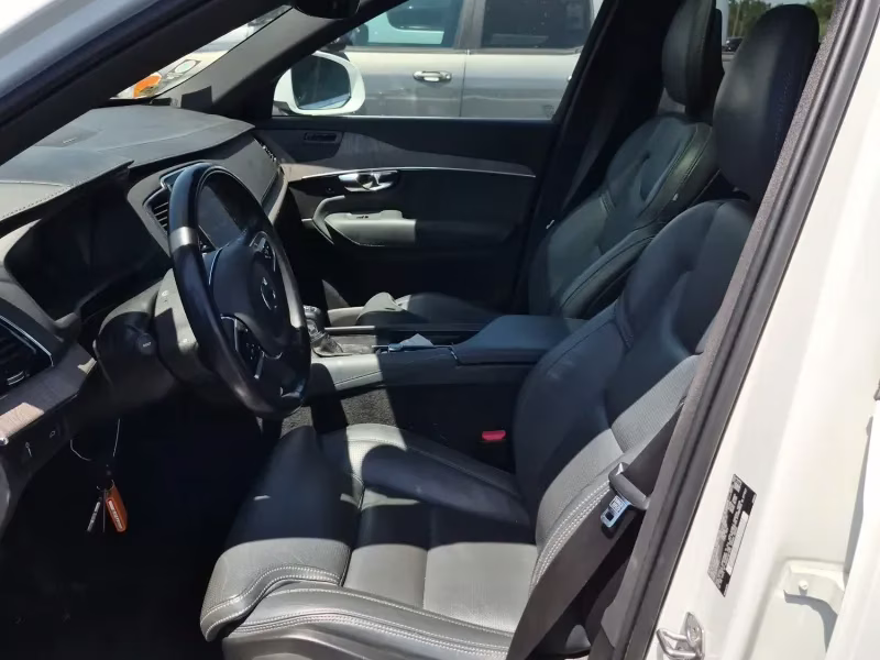 2022 Crystal White Volvo XC90 T6 Inscription AWD SUV