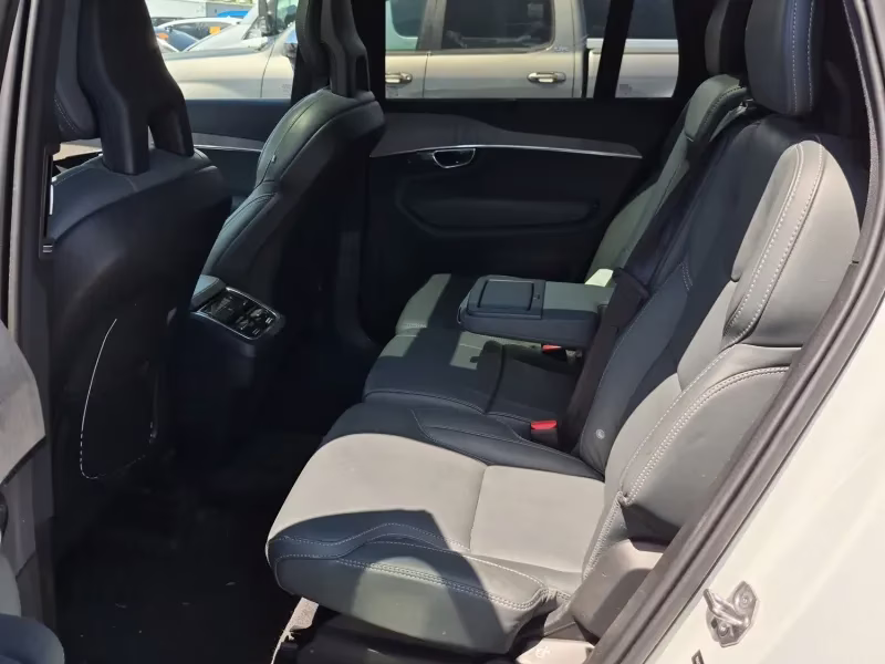 2022 Crystal White Volvo XC90 T6 Inscription AWD SUV