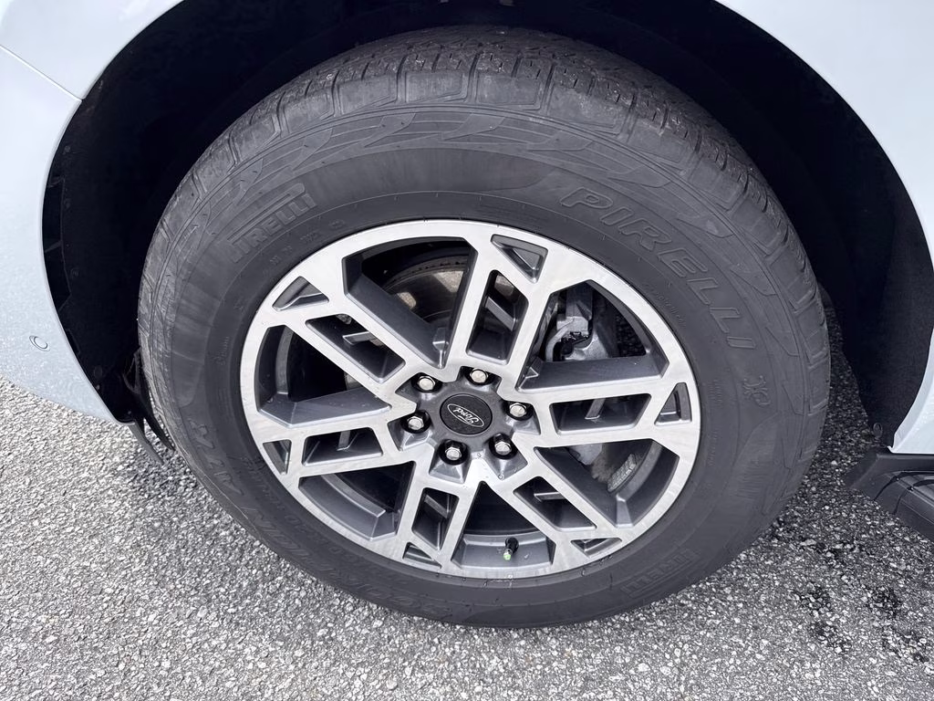 2025 Space Silver Metallic Ford Expedition Active 4X4 SUV