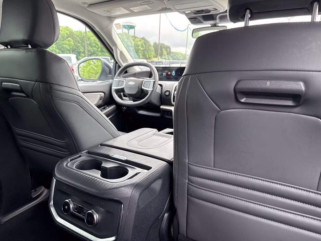 2025 Space Silver Metallic Ford Expedition Active 4X4 SUV