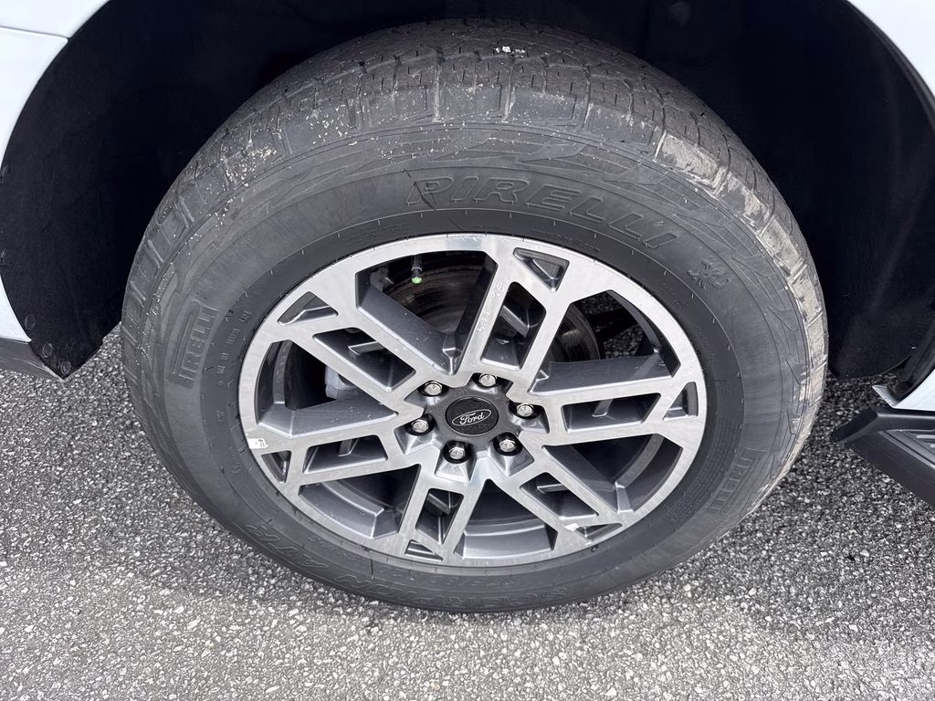 2025 Space Silver Metallic Ford Expedition Active 4X4 SUV