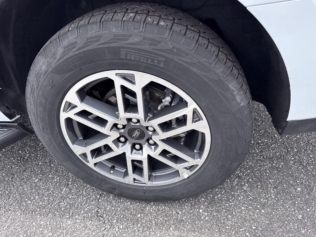 2025 Space Silver Metallic Ford Expedition Active 4X4 SUV