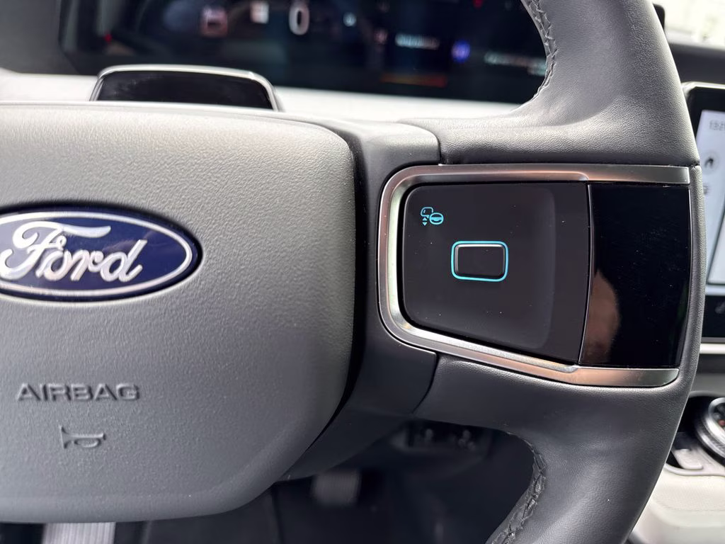2025 Space Silver Metallic Ford Expedition Active 4X4 SUV