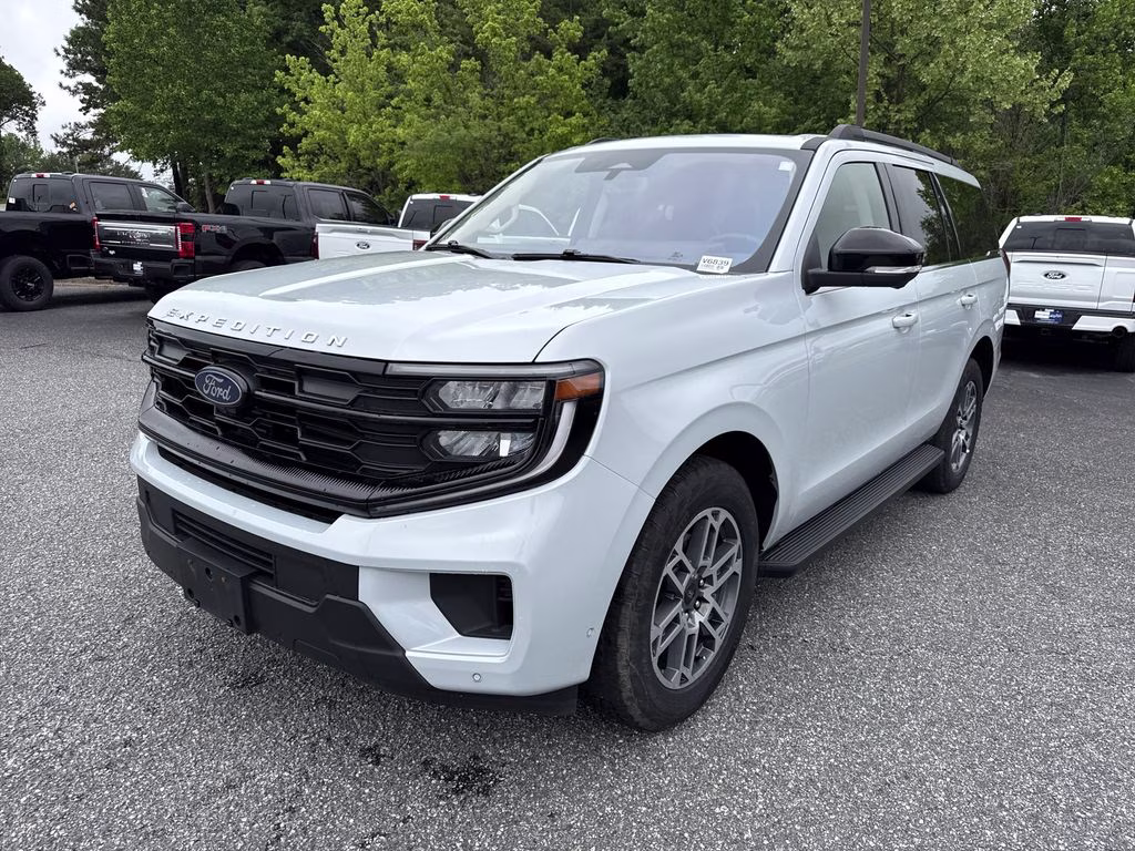 2025 Space Silver Metallic Ford Expedition Active 4X4 SUV