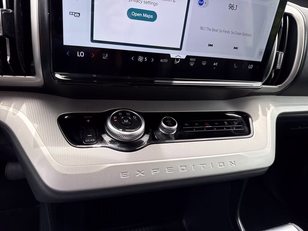 2025 Space Silver Metallic Ford Expedition Active 4X4 SUV