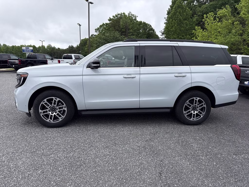2025 Space Silver Metallic Ford Expedition Active 4X4 SUV