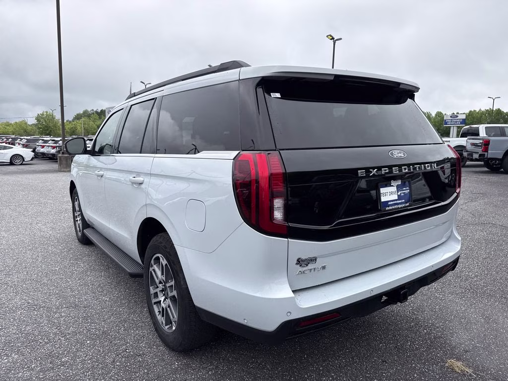 2025 Space Silver Metallic Ford Expedition Active 4X4 SUV