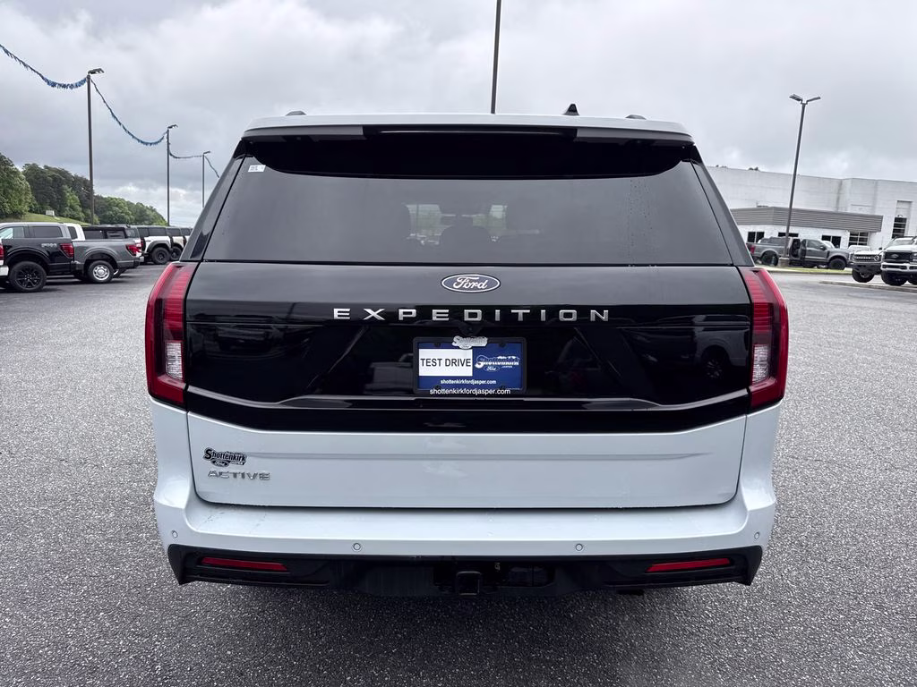2025 Space Silver Metallic Ford Expedition Active 4X4 SUV