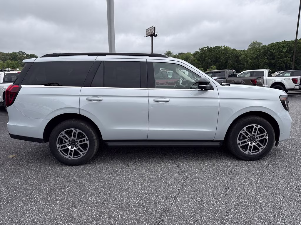 2025 Space Silver Metallic Ford Expedition Active 4X4 SUV