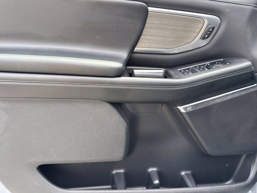 2025 Glacier Gray Metallic TriCoat Ford Expedition Platinum 4X4 SUV