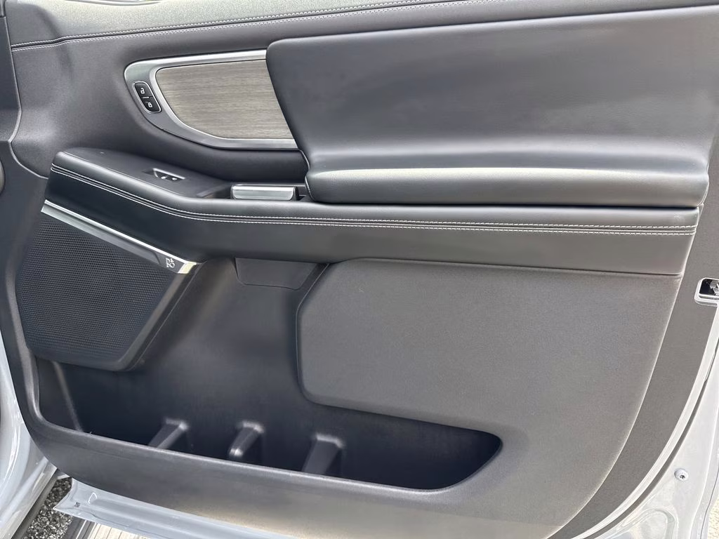 2025 Glacier Gray Metallic TriCoat Ford Expedition Platinum 4X4 SUV