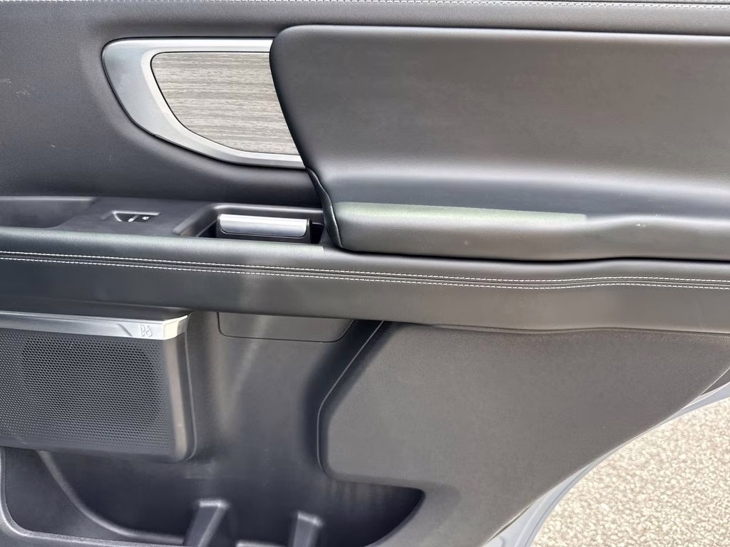 2025 Glacier Gray Metallic TriCoat Ford Expedition Platinum 4X4 SUV