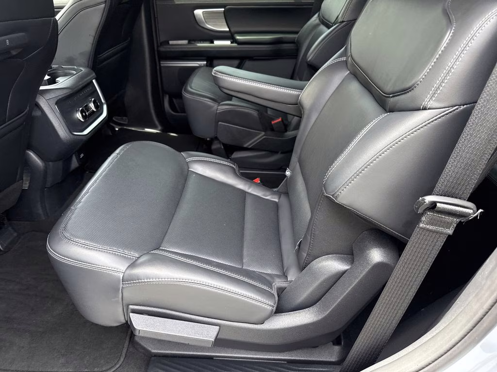 2025 Glacier Gray Metallic TriCoat Ford Expedition Platinum 4X4 SUV