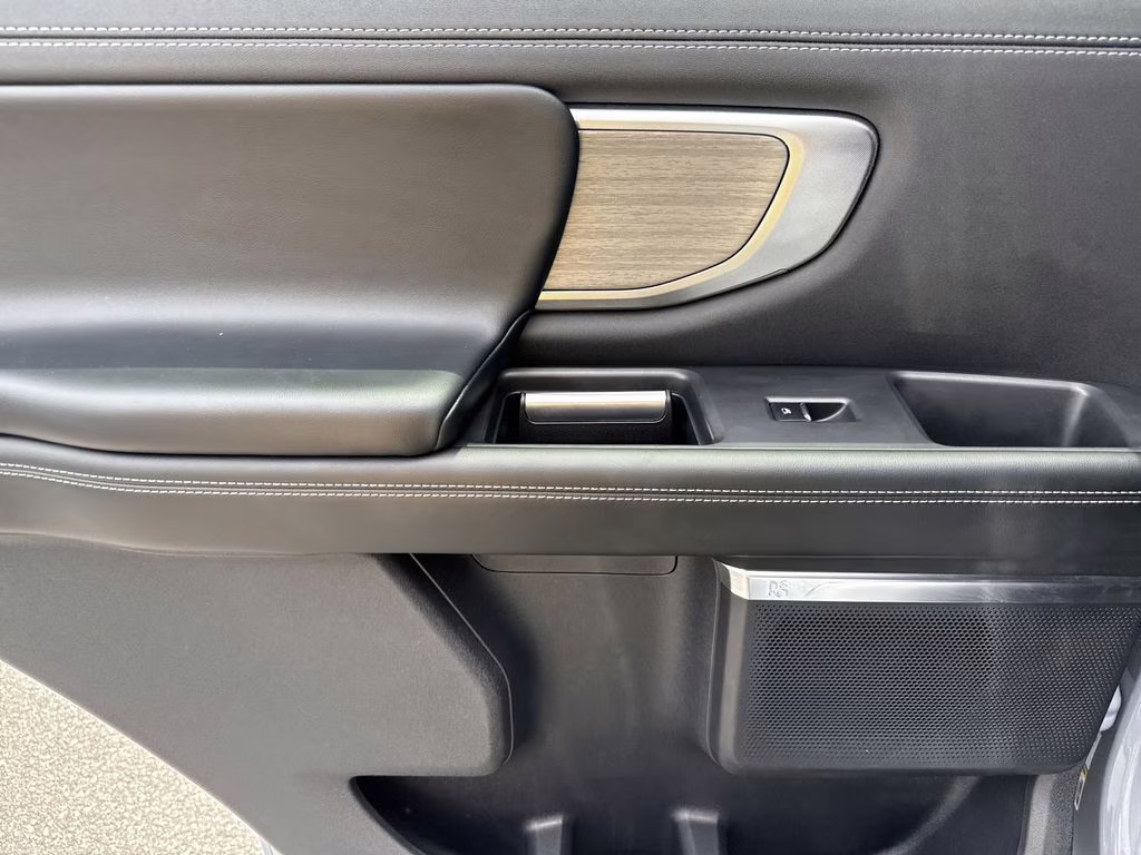 2025 Glacier Gray Metallic TriCoat Ford Expedition Platinum 4X4 SUV