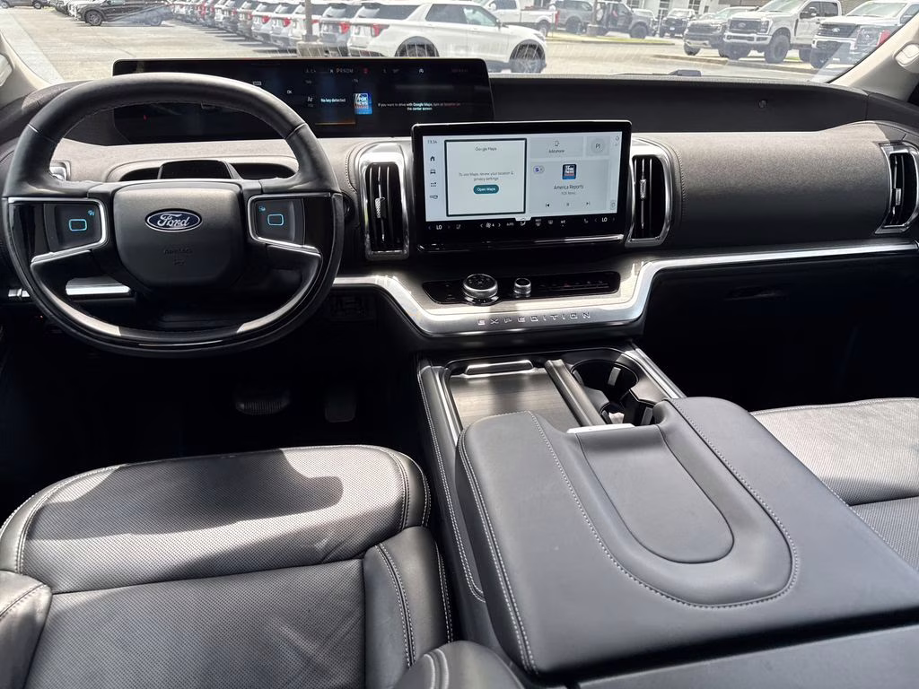 2025 Glacier Gray Metallic TriCoat Ford Expedition Platinum 4X4 SUV