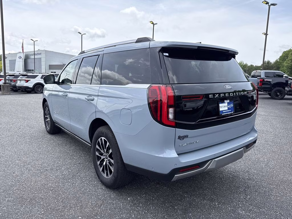 2025 Glacier Gray Metallic TriCoat Ford Expedition Platinum 4X4 SUV