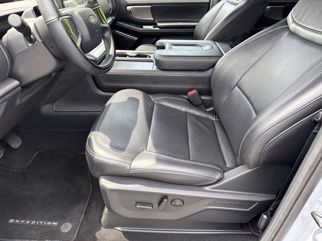 2025 Glacier Gray Metallic TriCoat Ford Expedition Platinum 4X4 SUV