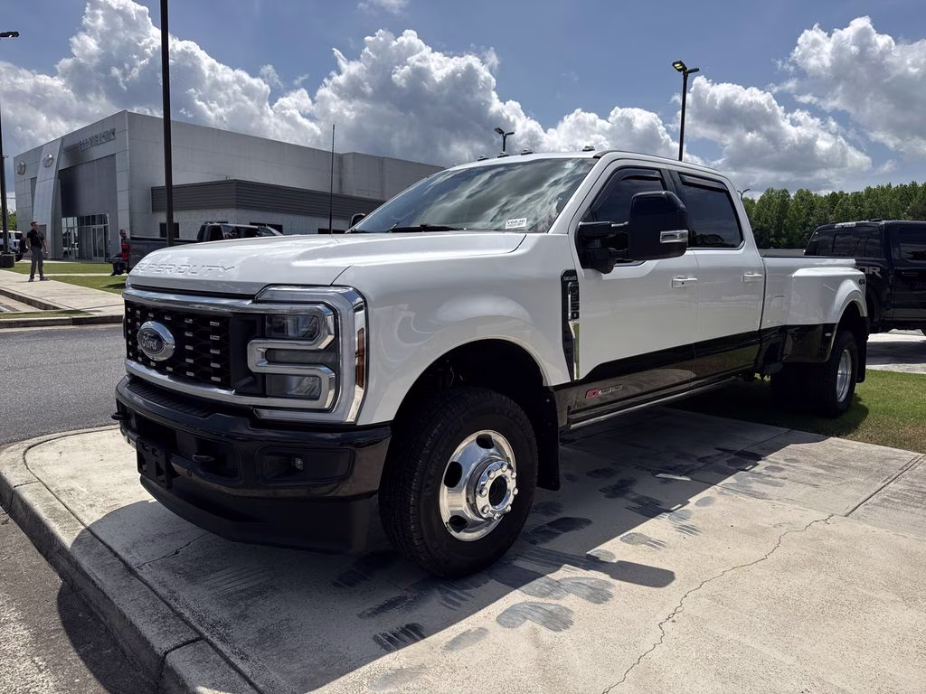 2024 Star White Metallic Tri-Coat Ford Super Duty F-350 DRW King Ranch 4X4 Truck