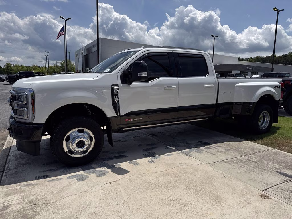 2024 Star White Metallic Tri-Coat Ford Super Duty F-350 DRW King Ranch 4X4 Truck
