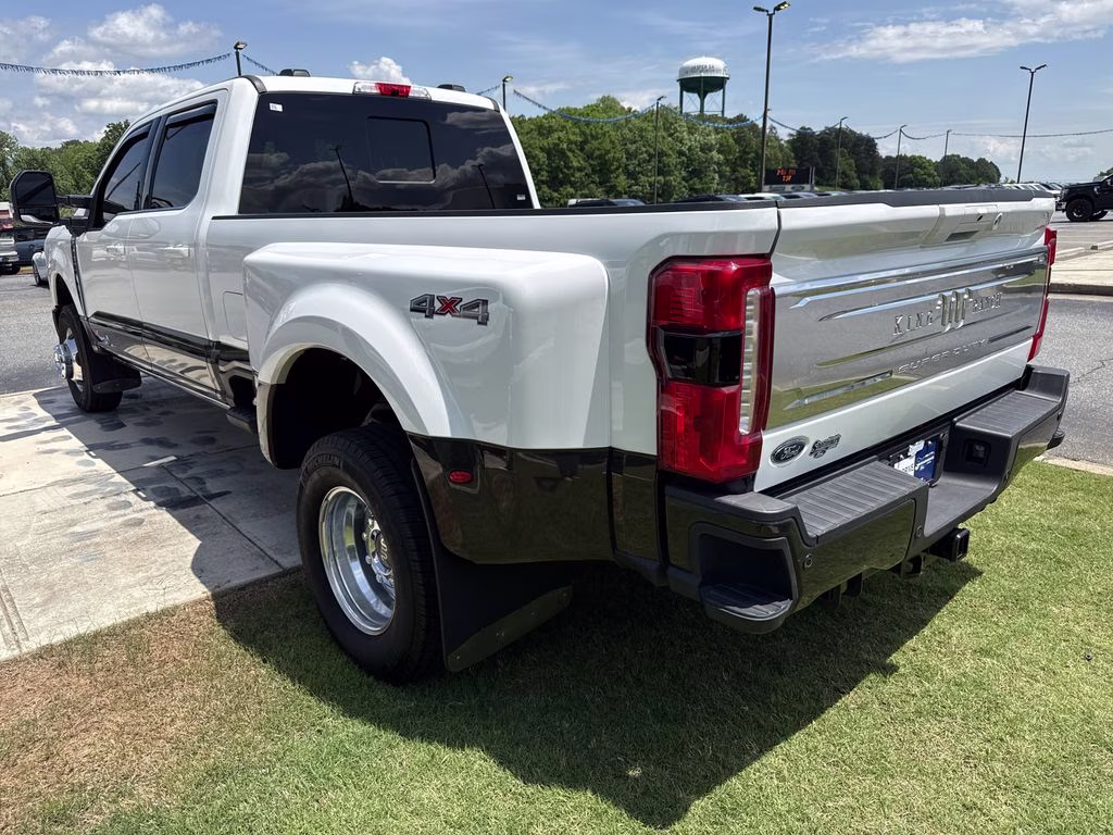 2024 Star White Metallic Tri-Coat Ford Super Duty F-350 DRW King Ranch 4X4 Truck