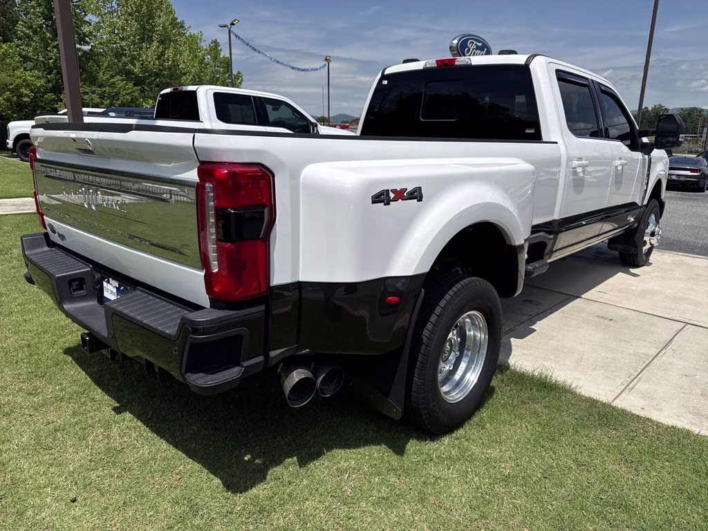 2024 Star White Metallic Tri-Coat Ford Super Duty F-350 DRW King Ranch 4X4 Truck