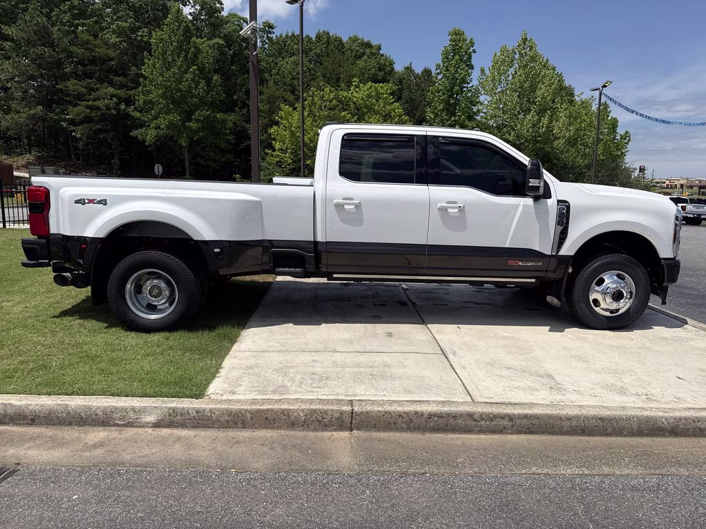 2024 Star White Metallic Tri-Coat Ford Super Duty F-350 DRW King Ranch 4X4 Truck