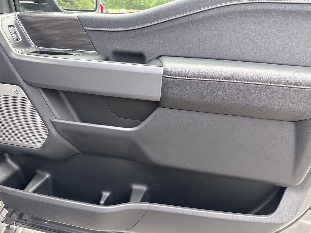 2025 Carbonized Gray Metallic Ford F-150 Lightning Lariat AWD Truck