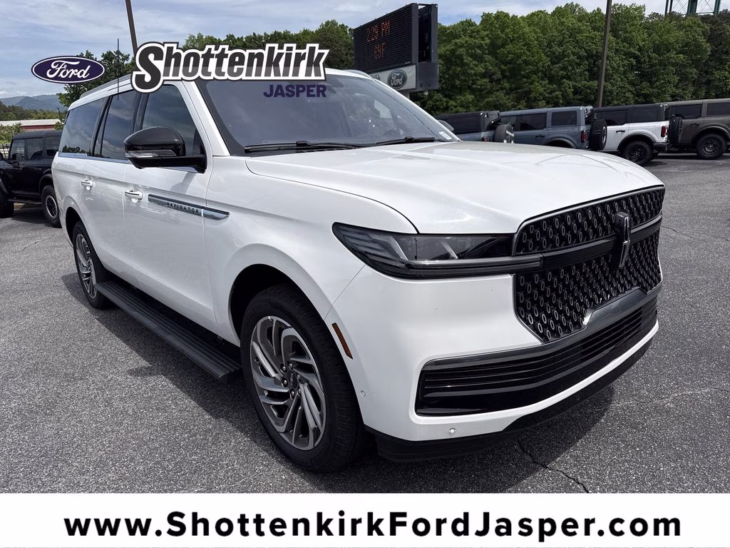 2025 Pristine White Metallic Tri-Coat Lincoln Navigator L Reserve 4X4 SUV