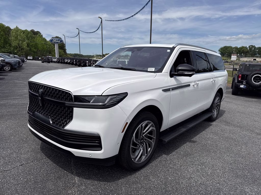 2025 Pristine White Metallic Tri-Coat Lincoln Navigator L Reserve 4X4 SUV