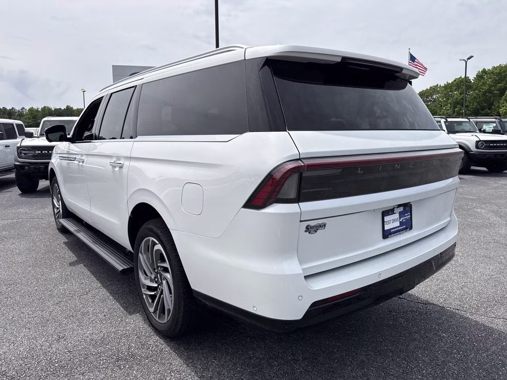 2025 Pristine White Metallic Tri-Coat Lincoln Navigator L Reserve 4X4 SUV