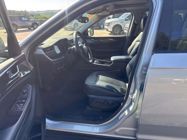 2023 Silver Zynith Jeep Grand Cherokee L Laredo 4X4 SUV