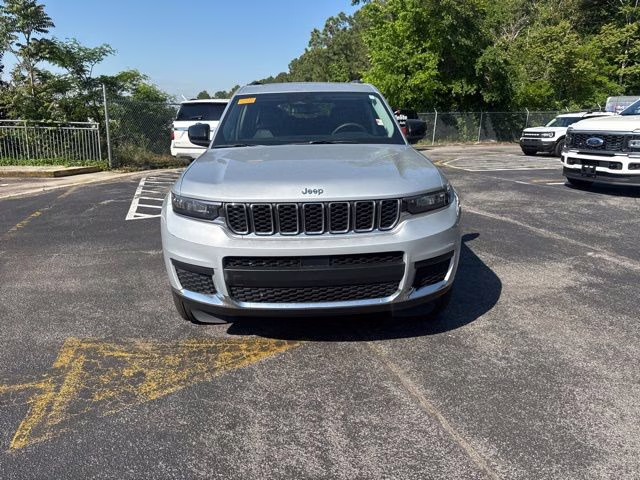 2023 Silver Zynith Jeep Grand Cherokee L Laredo 4X4 SUV