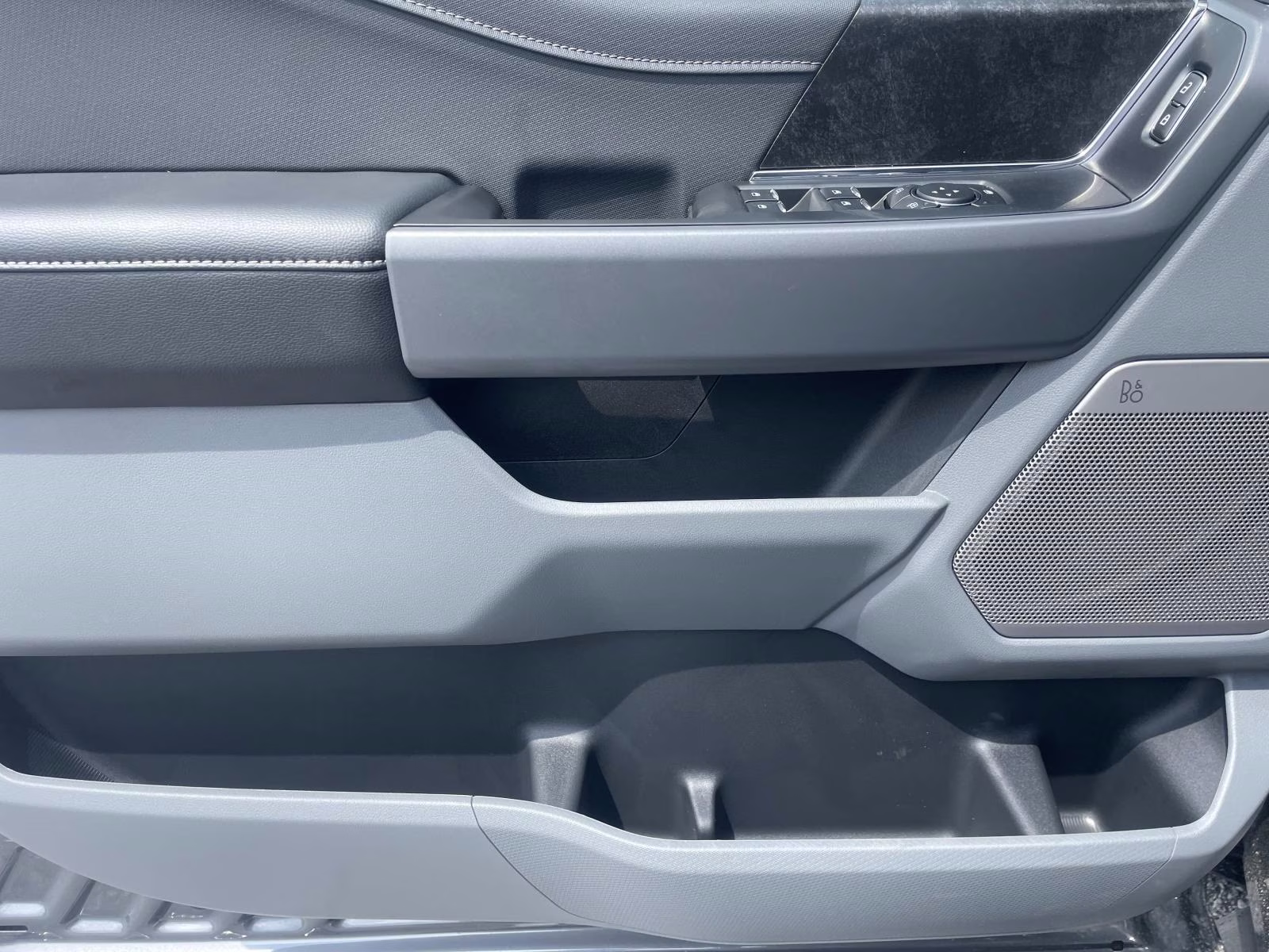 2025 Gray Metallic Ford F-150 Lightning Flash AWD Truck