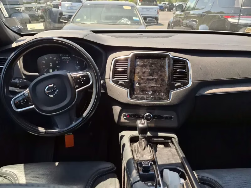 2022 Crystal White Volvo XC90 T6 Inscription AWD SUV