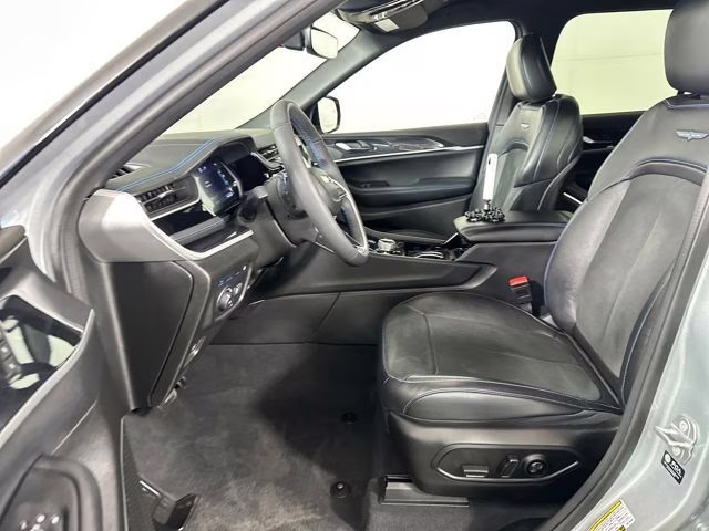 2022 Silver Zynith Jeep Grand Cherokee Trailhawk 4xe 4X4 SUV