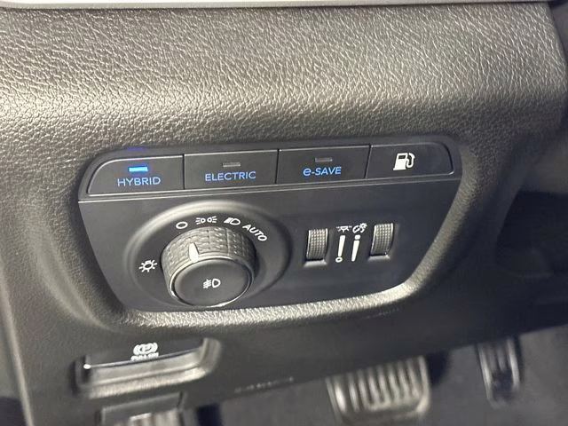 2022 Silver Zynith Jeep Grand Cherokee Trailhawk 4xe 4X4 SUV