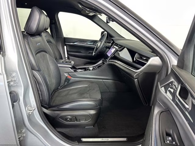 2022 Silver Zynith Jeep Grand Cherokee Trailhawk 4xe 4X4 SUV