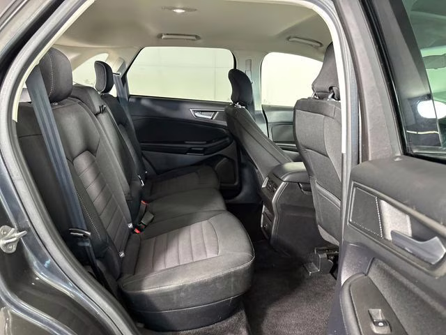 2017 Black Pearl Ford Edge SE AWD SUV