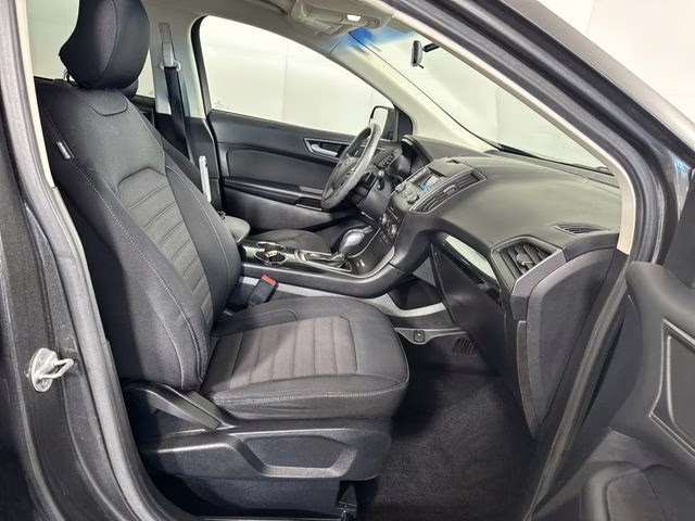 2017 Black Pearl Ford Edge SE AWD SUV