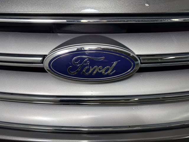 2017 Black Pearl Ford Edge SE AWD SUV