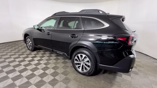 2023 Crystal Black Silica Subaru Outback Premium AWD SUV