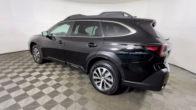 2023 Crystal Black Silica Subaru Outback Premium AWD SUV