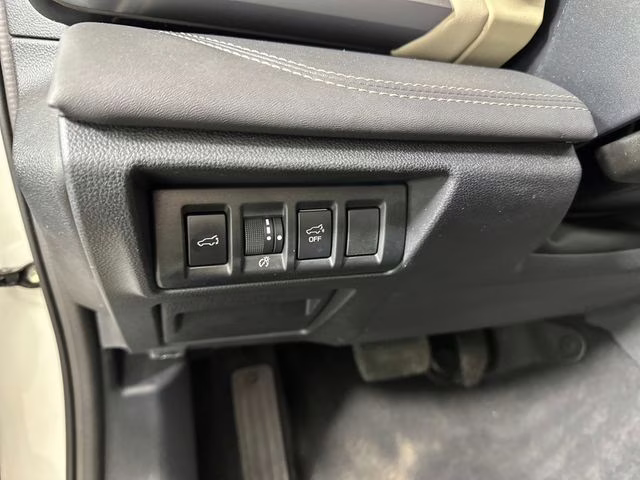2023 Crystal White Pearl Subaru Outback Limited AWD SUV