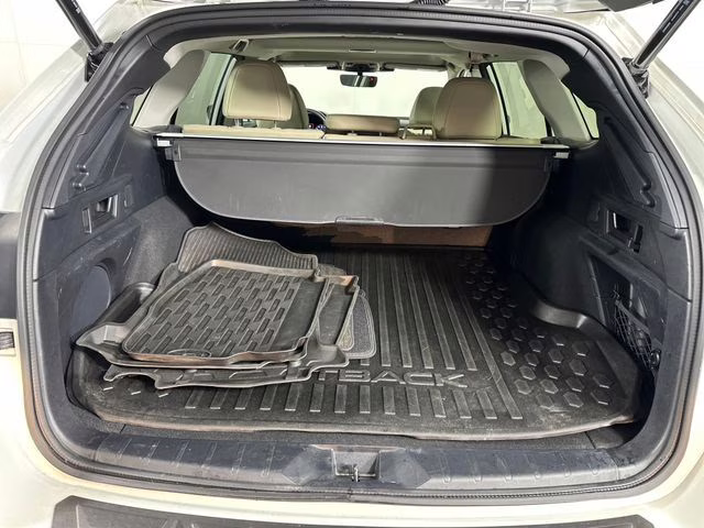 2023 Crystal White Pearl Subaru Outback Limited AWD SUV