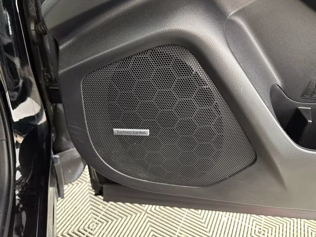 2022 Crystal Black Silica Subaru Ascent Limited AWD SUV