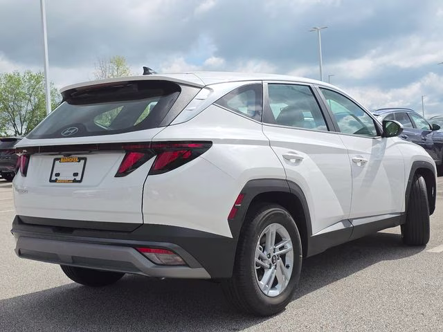 2026 White Pearl Hyundai Tucson SE FWD SUV