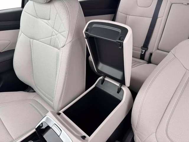 2026 White Pearl Hyundai Tucson SE FWD SUV
