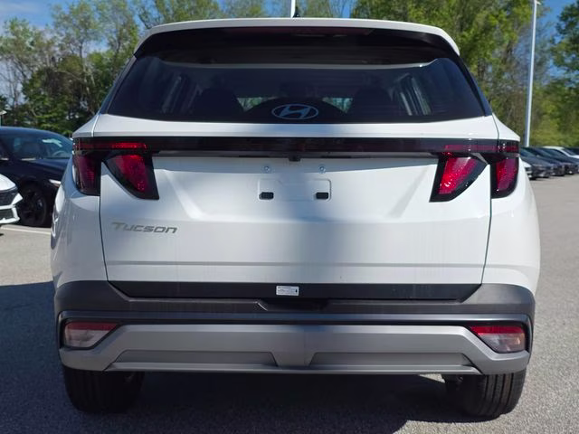 2026 White Pearl Hyundai Tucson SE FWD SUV